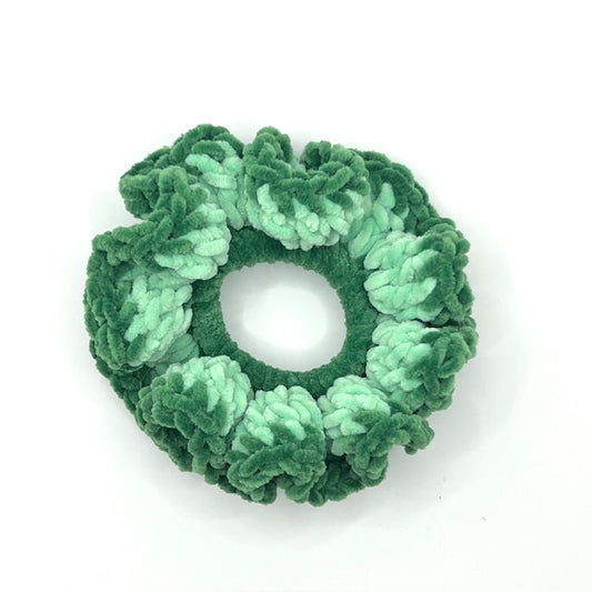 gehaakte scrunchie licht en donker groen