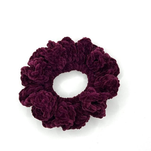 gehaakte velvet scrunchie bordeauxrood